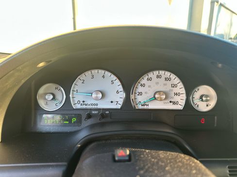 Used 2005 Ford Thunderbird image 20