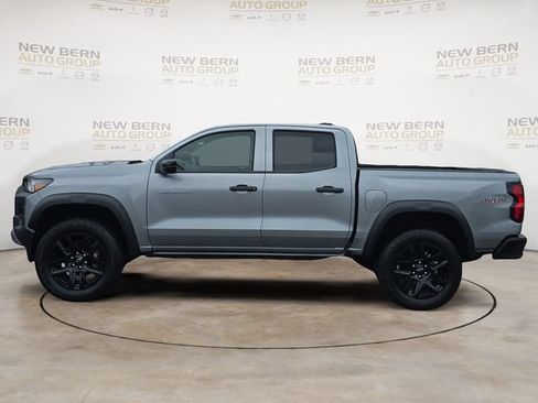 Used 2024 Chevrolet Colorado Trail Boss w/ Technology Package AWD/4WD image 2