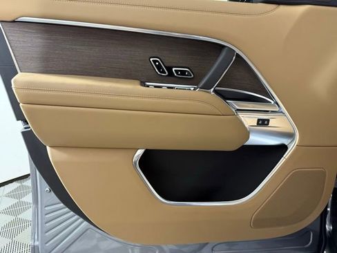 New 2025 Land Rover Range Rover Long Wheelbase SE image 15