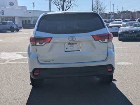 Used 2019 Toyota Highlander LE image 5