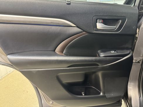 Used 2019 Toyota Highlander Limited Platinum image 15