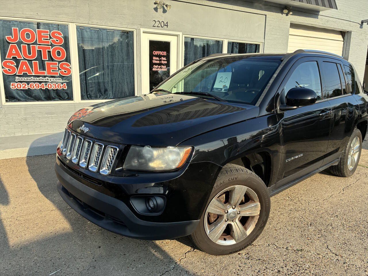 Used 2014 Jeep Compass Latitude w/ Sun/Sound Group FWD image 2