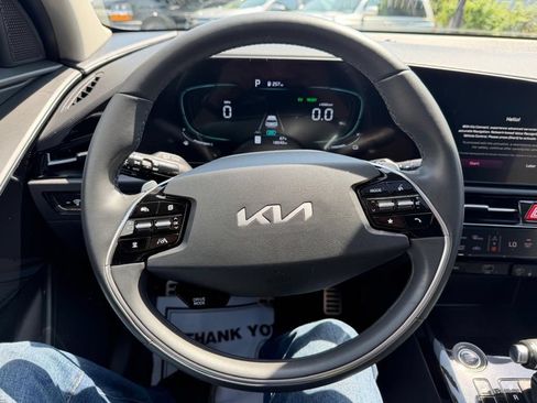 Used 2023 Kia Niro EX Touring FWD image 25