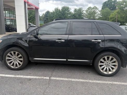 Used 2014 Lincoln MKX AWD w/ Equipment Group 102A image 4