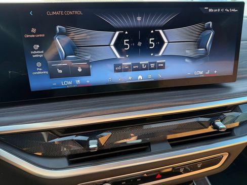 Used 2025 BMW X5 xDrive40i w/ M Sport Package AWD/4WD image 24