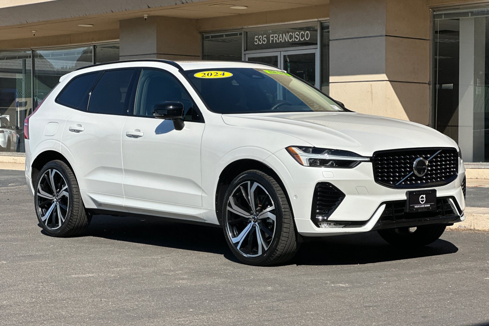 Certified 2024 Volvo XC60 B5 Ultimate w/ Protection Package Premier AWD/4WD image 10