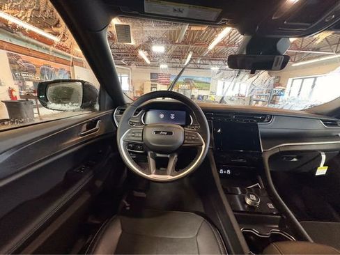 New 2025 Jeep Grand Cherokee L Laredo w/ Luxury Tech Group I AWD/4WD image 8