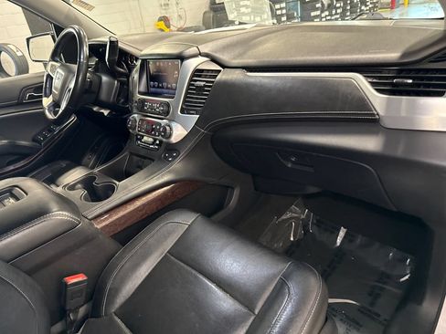 Used 2016 GMC Yukon XL SLT RWD image 18