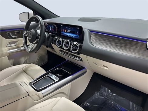 Used 2025 Mercedes-Benz GLA 250 4MATIC image 12