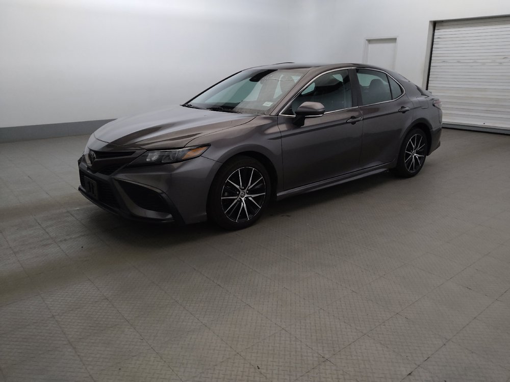 Used 2022 Toyota Camry SE FWD image 2