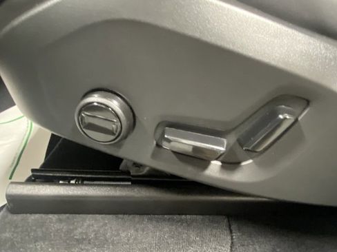 Certified 2025 Volvo XC90 B6 Plus image 12