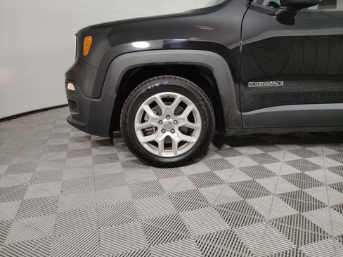 Used 2018 Jeep Renegade Latitude image 10