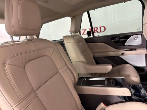 Used 2021 Lincoln Aviator Reserve w/ Equipment Group 210A AWD/4WD image 18