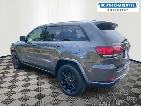 Used 2017 Jeep Grand Cherokee Altitude RWD image 6