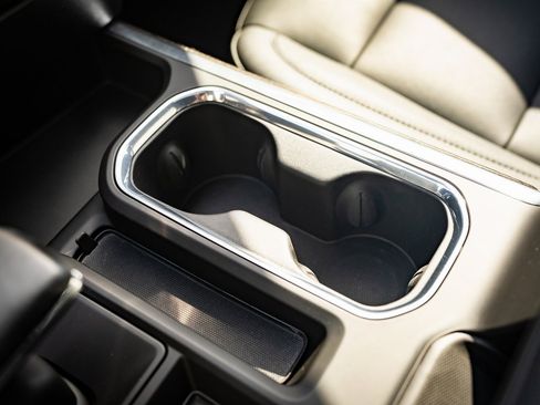 Used 2024 Chevrolet Silverado 1500 LT Trail Boss w/ Convenience Package II image 32