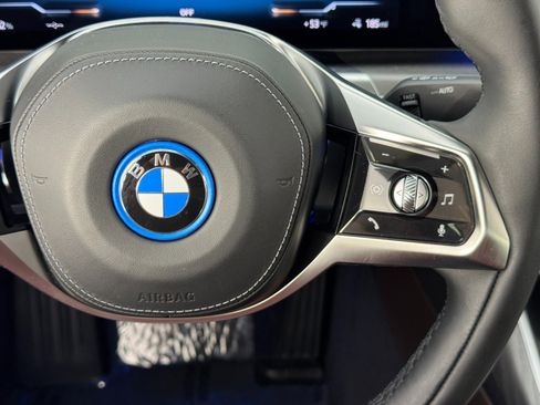 Used 2023 BMW i7 xDrive60 AWD/4WD image 19