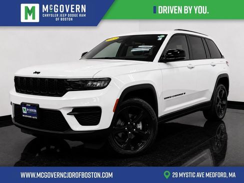 Used 2023 Jeep Grand Cherokee Altitude AWD/4WD image 1