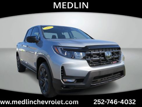 Used 2025 Honda Ridgeline Sport image 3