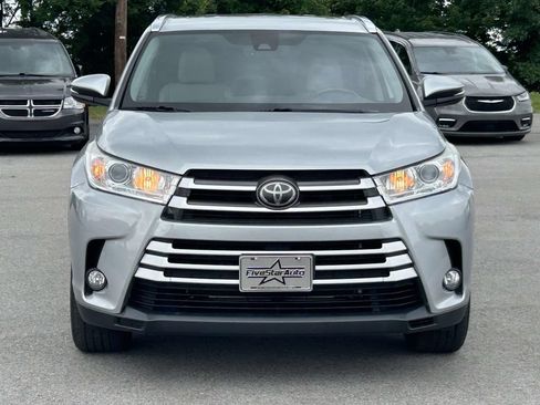 Used 2018 Toyota Highlander XLE AWD/4WD image 2