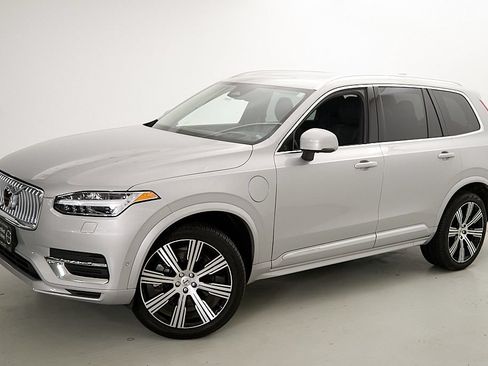Certified 2024 Volvo XC90 T8 Ultimate w/ Protection Package Premier AWD/4WD image 3