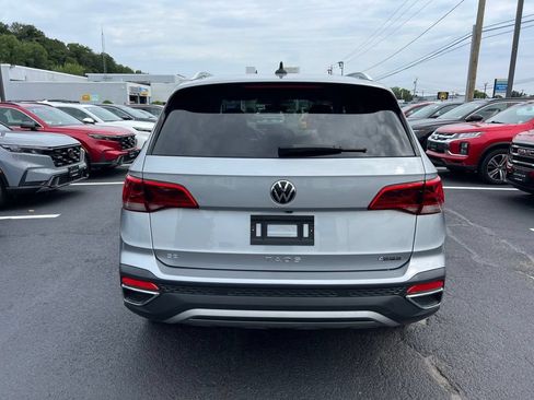 Used 2023 Volkswagen Taos SE w/ Panoramic Sunroof Package AWD/4WD image 4