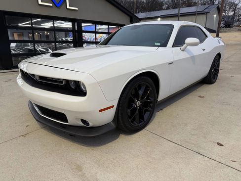 Used 2019 Dodge Challenger R/T w/ Plus Package image 5
