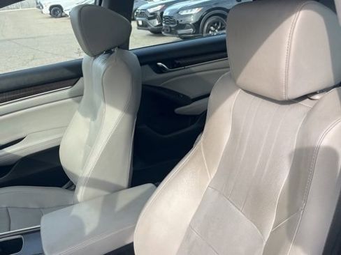 Used 2018 Honda Accord Touring image 11