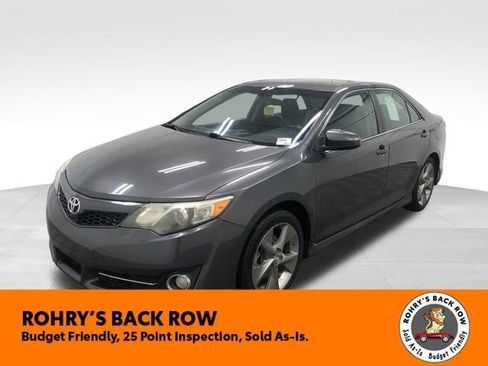 Used 2014 Toyota Camry SE image 2