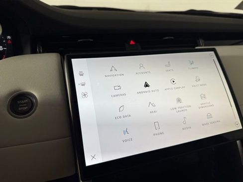 Used 2025 Land Rover Discovery Sport S image 23