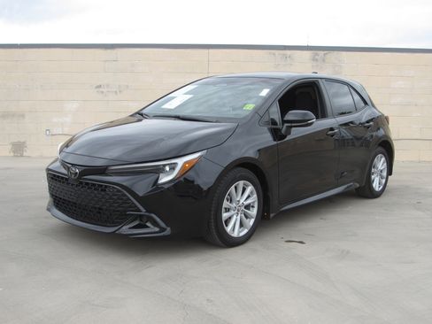 Used 2025 Toyota Corolla SE w/ SE Package image 1