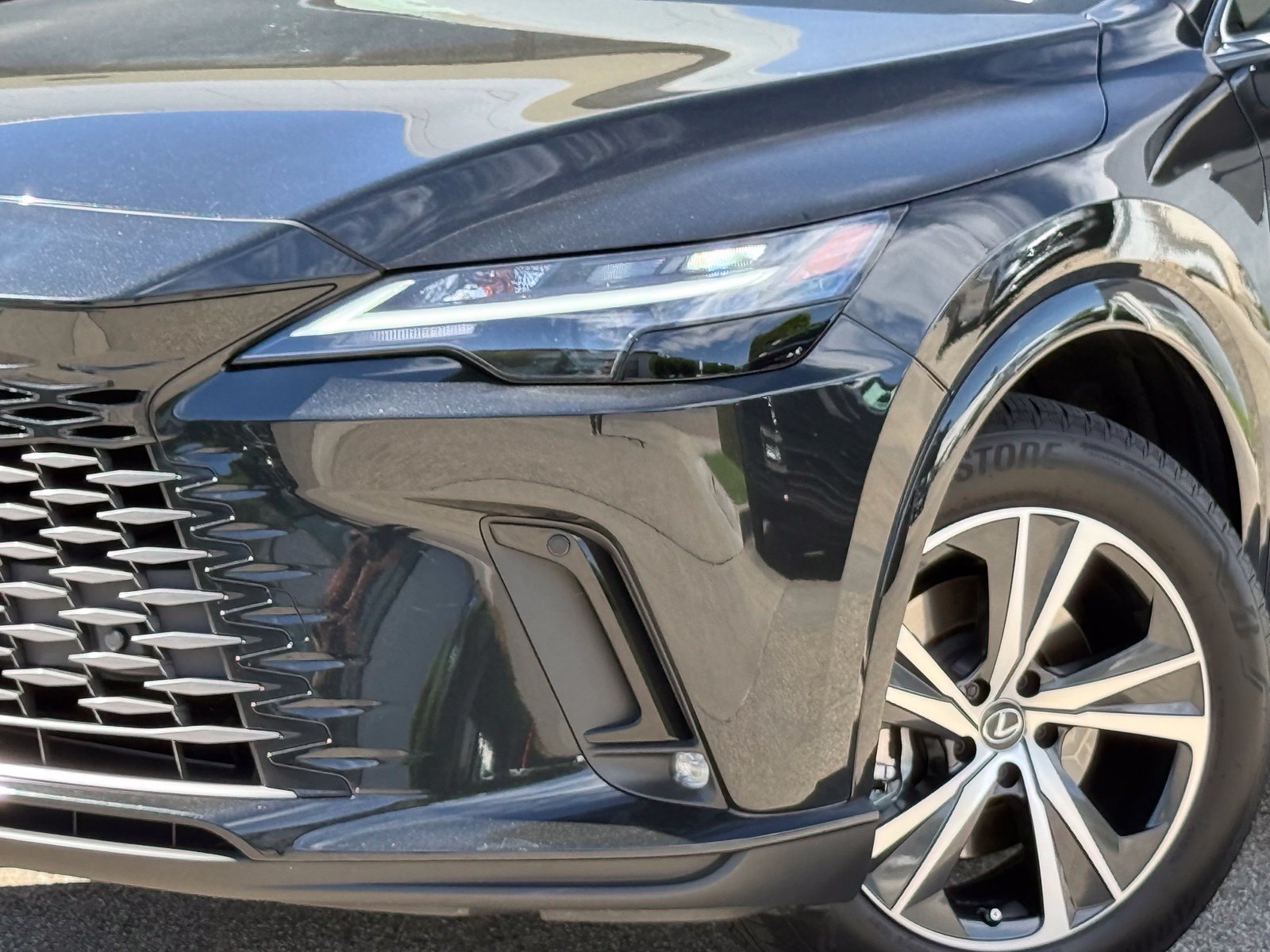Used 2025 Lexus RX 350 Premium w/ Accessory Package (K3) FWD image 3