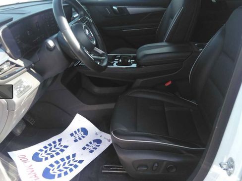 Used 2025 Buick Enclave Preferred AWD/4WD image 2