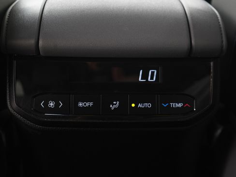 Used 2025 Toyota Highlander XLE AWD/4WD image 24