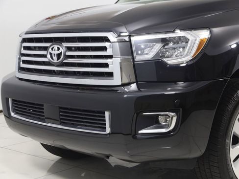 Used 2020 Toyota Sequoia Platinum AWD/4WD image 55