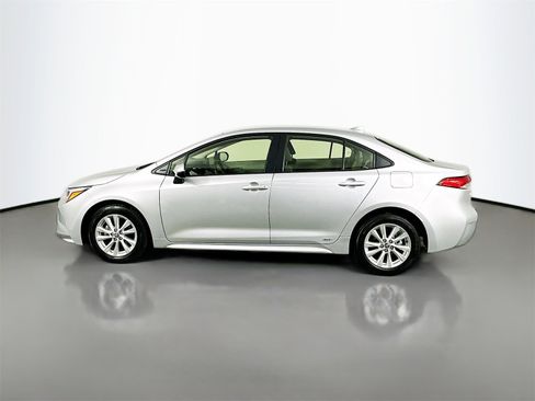 Used 2024 Toyota Corolla LE w/ LE Convenience Package image 4