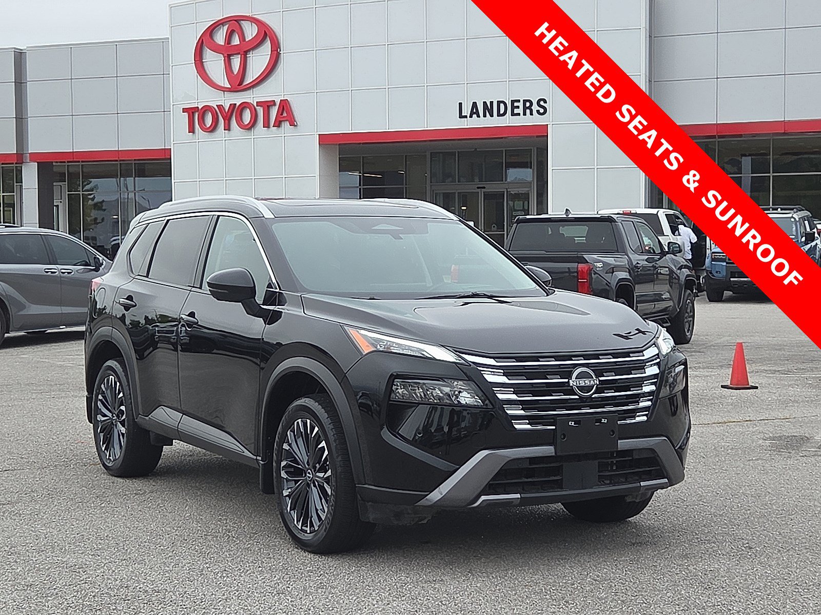 Used 2025 Nissan Rogue SL w/ Tech Package AWD/4WD image 1