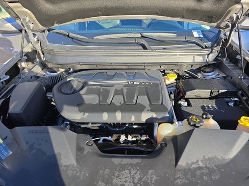 Used 2019 Jeep Cherokee Latitude Plus w/ Cold Weather Group image 26