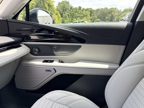 New 2026 Lincoln Nautilus Reserve AWD/4WD image 28