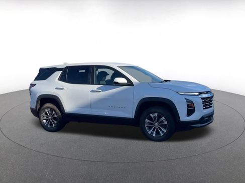 Used 2025 Chevrolet Equinox LT image 2