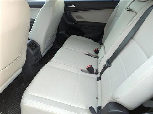 Used 2019 Volkswagen Tiguan SE image 12