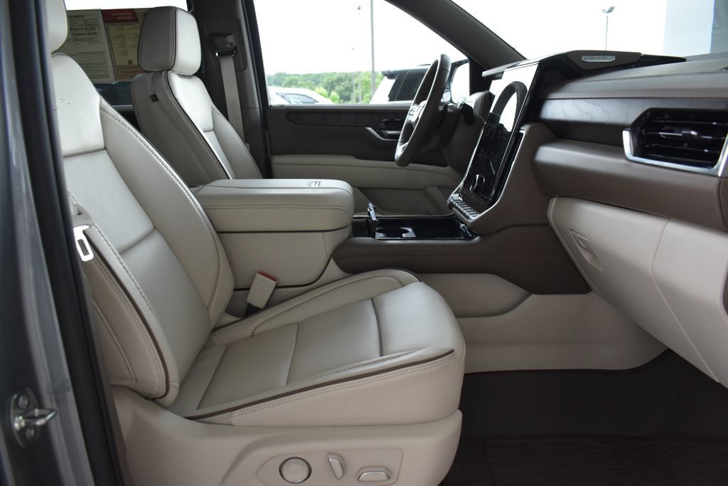 Used 2026 GMC Yukon XL Denali w/ Sun & Power Step Package AWD/4WD image 5