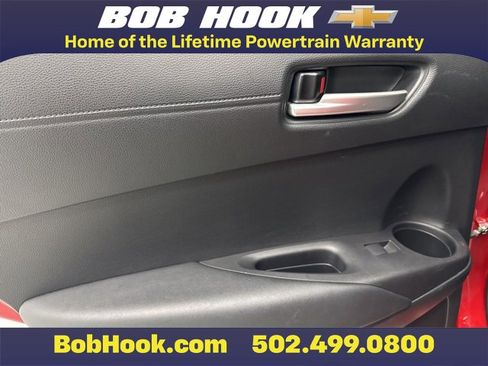 Used 2024 Toyota Corolla Cross XLE image 25