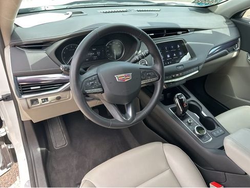 Certified 2023 Cadillac XT4 Luxury FWD image 6