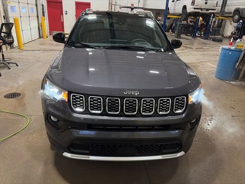 Used 2024 Jeep Compass Limited image 2
