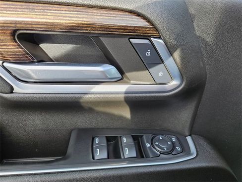 Used 2024 GMC Sierra 2500 SLE w/ SLE Convenience Package image 15