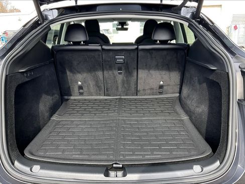 Used 2024 Tesla Model Y Long Range image 37