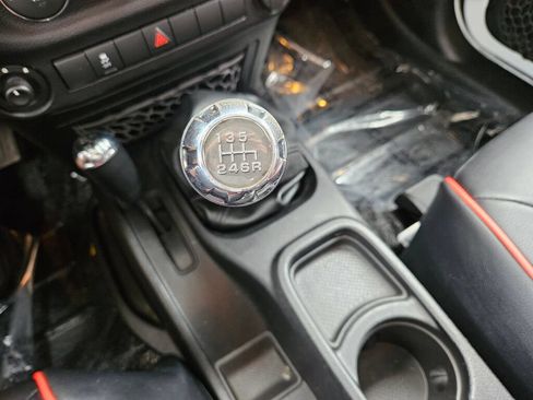 Used 2015 Jeep Wrangler Sport AWD/4WD image 24