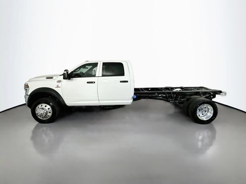 New 2026 RAM 5500 Tradesman w/ Chrome Appearance Group AWD/4WD image 4