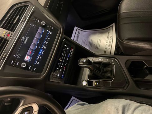 Certified 2022 Volkswagen Tiguan SE image 36