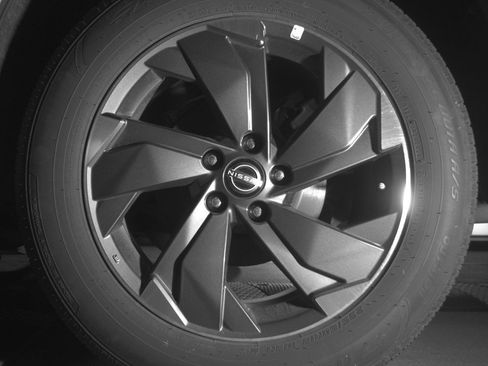 Used 2025 Nissan Rogue SV FWD image 14